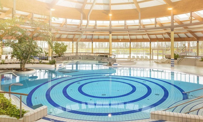 Gohren Apartment | Oceanfront Apartment with Balcony & Pool Access - Rated 9.8