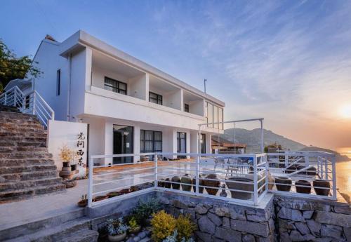 Zhoushan House | Without Asking East or West