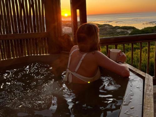 Witsand Villa | Experience Witsand Whalecliff: Oceanfront Retreat with Hot Tub
