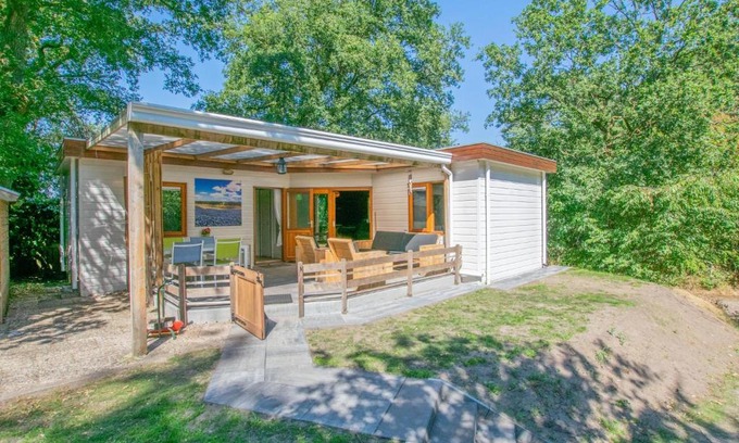 Uden House | Pet Friendly Witte Bungalow with 8.8/10 Guest Rating