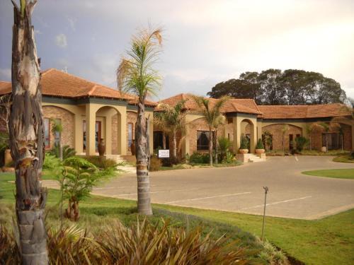 Kempton Park AH House | Relaxing Witwater Guest House & Spa with Oceanfront Views