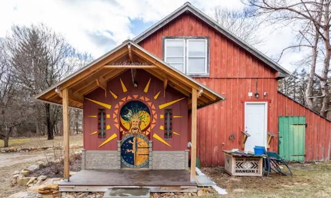 Rogers House | Family-Friendly Wizard's Roost with Kitchen & Breakfast