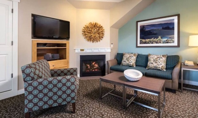 Windsor Condo | Comfortable WM Windsor 1 Bedroom Condo with Kitchen & Family Amenities