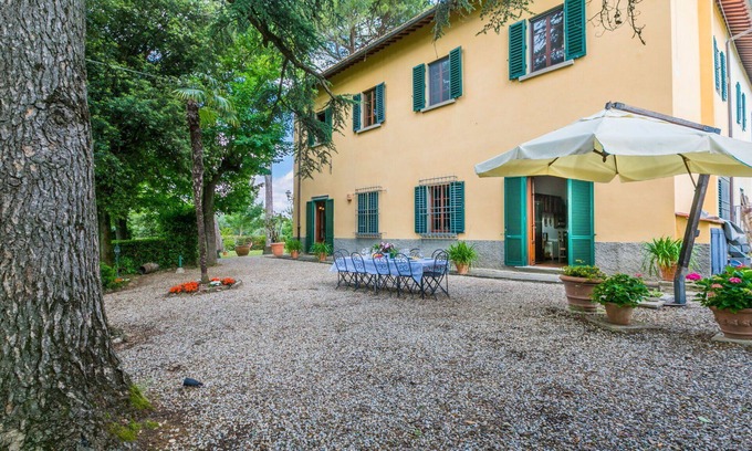 San Casciano in Val di Pesa House | Wonderful private villa for 9 guests with hot tub, WIFI, TV, patio and panoramic view