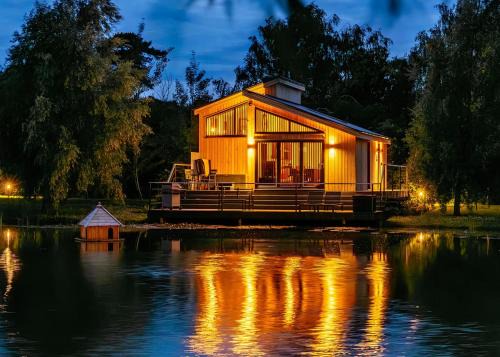 Frampton Resort | Family-Friendly Woad Mill Lakeside Lodges - Top Rated Stay