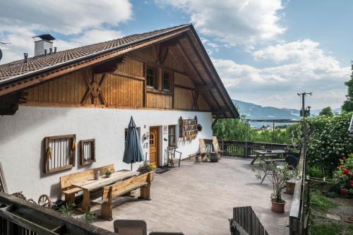 Feldthurns Apartment | Discover Woehrmannhof Apt Birnblüte: Pet-Friendly Retreat
