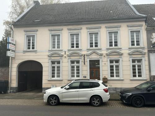 Moenchengladbach Apartment | wohnen in 400 Jahre alter ehem Lateinschule LS24