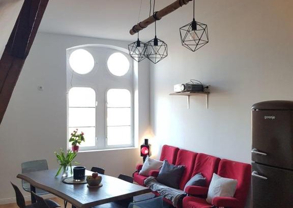Verbandsgemeinde Pellenz Apartment | Experience Regal Comfort at Alter Bahnhof Kruft Hotel