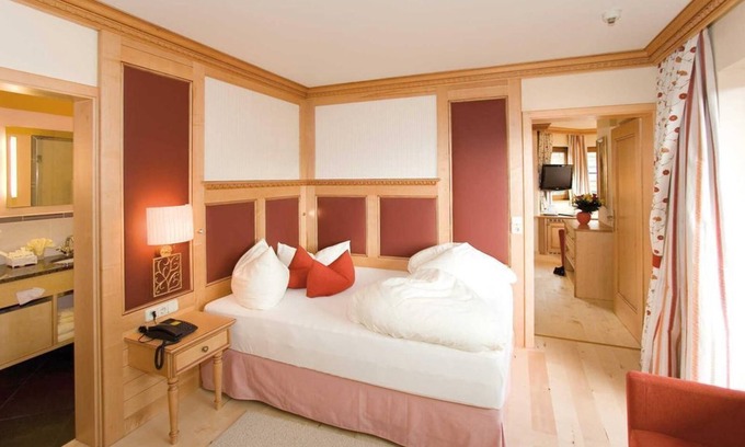 Maurach House | Experience Comfort at Der Alpine Kraftplatz Alpenrose Lodge