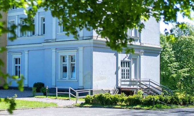 Semlow Apartment | Spacious Wohnstudio for 7 at Schloss Semlow with Ocean View