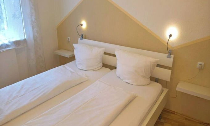 Fuerth Apartment | Inviting Wohnung 2 - Ground Floor with Pool & Pet Friendly