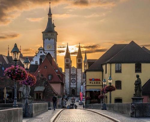 Wuerzburg Apartment | Enjoy a Balcony Stay at Wohnung Alte Mainbrücke