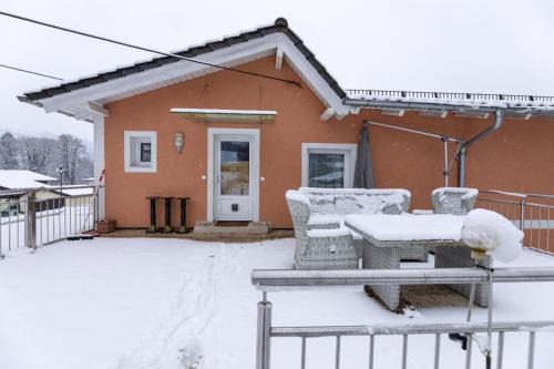 Laakirchen Apartment | Pet-Friendly Wohnung am Stadtrand for Family Getaways