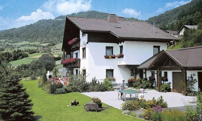 Agsdorf Apartment | Pet-Friendly Wohnung Nr. 3 oder 4 with Lake View & Spa