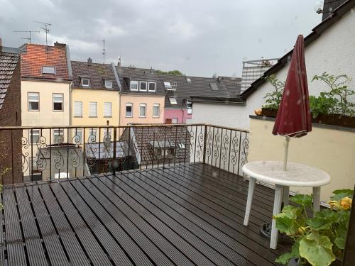 Rhein-Erft-Kreis District Apartment | Inviting Dachterrasse Apartment with Family-Friendly Amenities