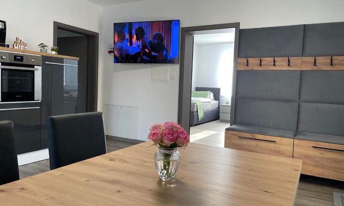 Huenfeld Apartment | Ideal Accommodation for Professionals – Guest Rated 9.9