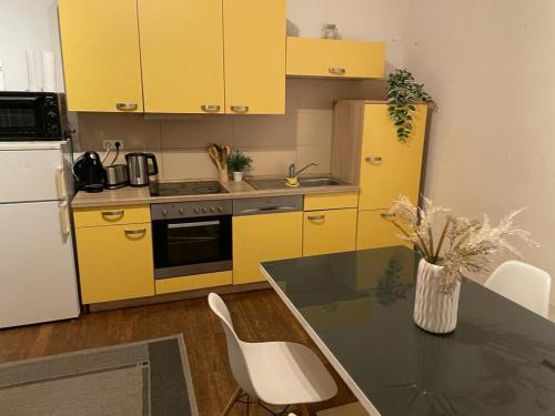Nordstadt Apartment | Budget-Friendly Stay at Wohnung In Celler Str