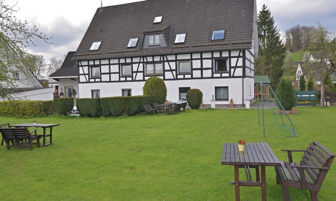 Silbecke Apartment | Wohnung in Silbecke mit Pool und Wald