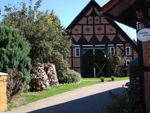 Jameln Apartment | Cozy Jameln Retreat with Garden, Grill & Family-Friendly Perks