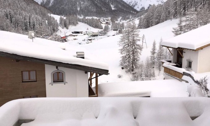 Ravaisch Apartment | Inviting Stay at Wohnung in Samnaun-Ravaisch with Spa & Views