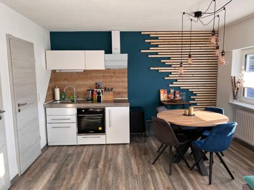 Villingen-Schwenningen Apartment | Stylish Wohnung INGRID in Central VS with Parking & Breakfast