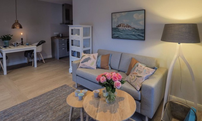 Busum Apartment | Unforgettable Oceanfront Stay at Wohnung Kombüse im Strandpalais