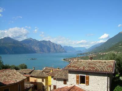 Castelletto Apartment | Cozy Wohnung Laura with Lake Views and Garden Oasis