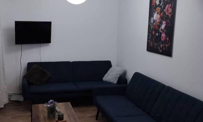 Lubbecke Apartment | Central Retreat for 4 with Kitchen & Family-Friendly Perks