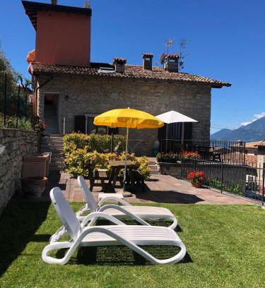 Castelletto Apartment | Beautiful Casa Mary Wohnung with Balcony & Lake View
