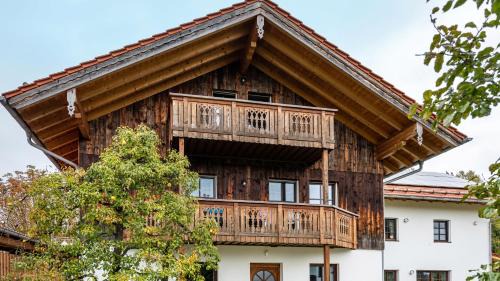 Freilassing Apartment | Family-Friendly Wohnung Staufenblick with Scenic Views