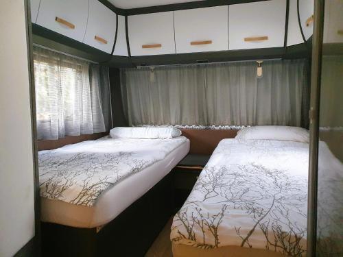 Lossatal Apartment | Cozy Family Retreat at Wohnwagen am Rittergut Dornreichenbach