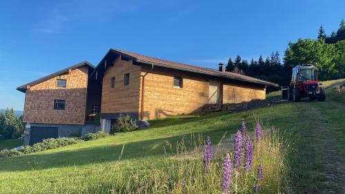 Mitterfirmiansreut Apartment | Experience Woidrausch'n: Family-Friendly 5-Star Retreat