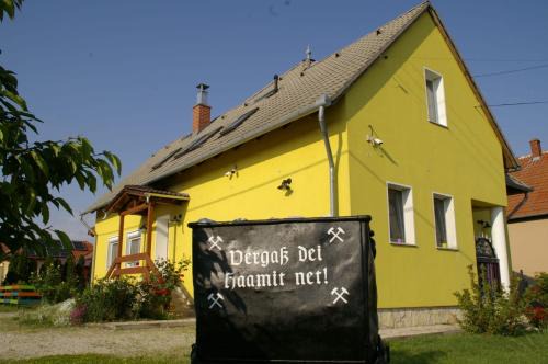 Toltestava Apartment | Woldo Vendégház: Pet-Friendly Retreat with Top Reviews