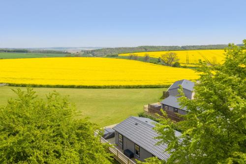 Huggate Cabin | Wolds Away: Guest Rated 10/10, Pet Friendly & Hot Tub