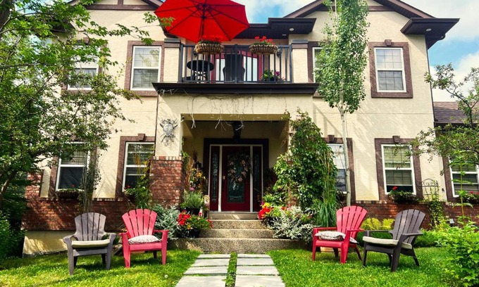 Ponoka County Bed & Breakfast | Cozy Wolf Creek Bed and Breakfast with Family-Friendly Amenities