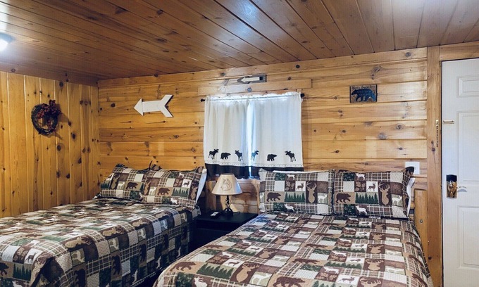 Wellston Hotel | Guest Rated 9.8: Wolf Den at The Black Bear Inn Awaits!