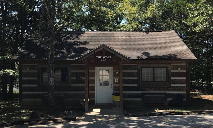 Pittsburg Cabin | Cozy Wolf Den Cabin: Guest Rated 9.6/10 at Pomme de Terre