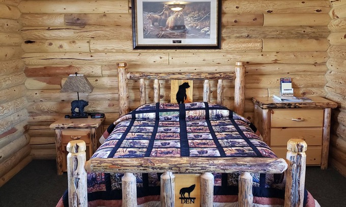 Etna Hotel | Cozy Wolf Den Log Cabin Motel & RV Park - Top-Rated Stay