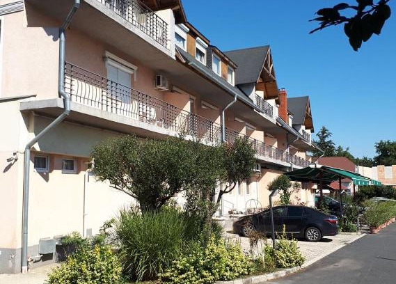 Sarvar Hotel | Welcoming Wolf Hotel: Pet-Friendly Stays with Breakfast
