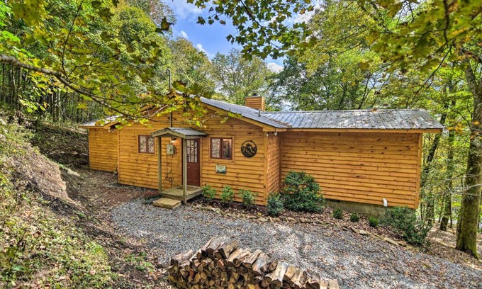 Wolf Laurel House | Pet-Friendly Wolf Laurel Resort Cabin Near Hiking & Skiing