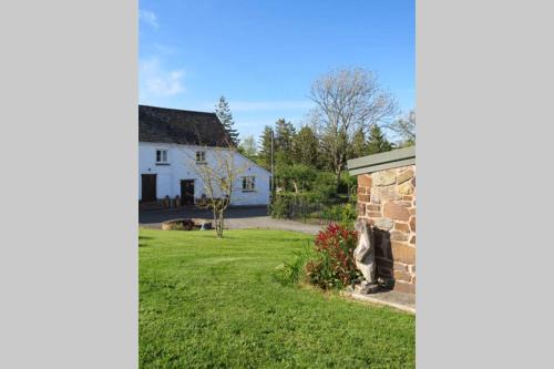 Worlington Apartment | Family-Friendly Stay at Wolfin Farm with a 9.7 Rating