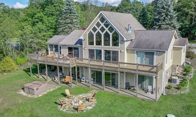 Swanton House | Wolfpack Retreat: Pet-Friendly Getaway with Lake & Hot Tub