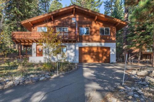 Truckee House | Cozy Wolfs Lair: Private Hot Tub & Access to Northstar Resort