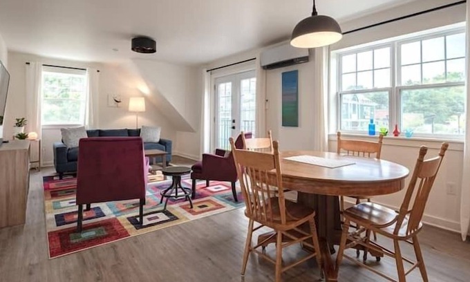 Wolfville House | Wolfville Fabulous Downtown Suite with Parking, AC, Laundry