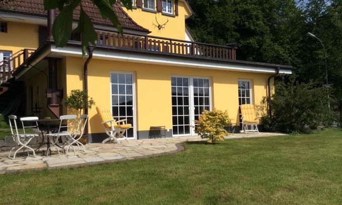 Arnsberg Apartment | Discover Wollmeiner's Lodge: Oceanfront Retreat with Pets