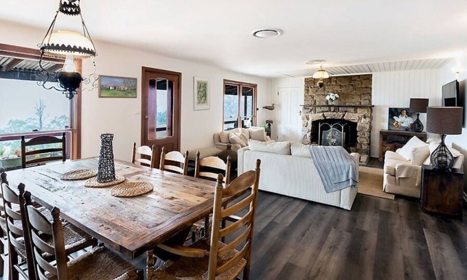Wollombi House | Wollombi Country House: Family-Friendly Retreat with Ocean Views