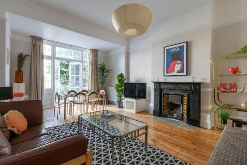 Cliftonville Apartment | Wolverdene: Ground Floor Flat with Garden & Pet-Friendly