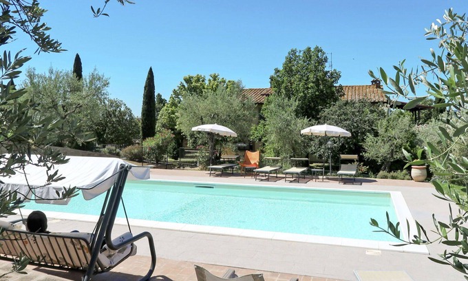 Oliveto House | Inviting Private Villa with Hot Tub and Pool for Your Stay