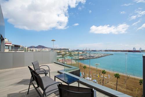 Las Palmas de Gran Canaria Apartment | Elegant Penthouse with Ocean View & Beach Access