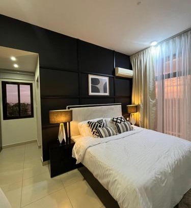 Moshi Bed & Breakfast | Discover The Peak Lodge: Family and Pet-Friendly Retreat